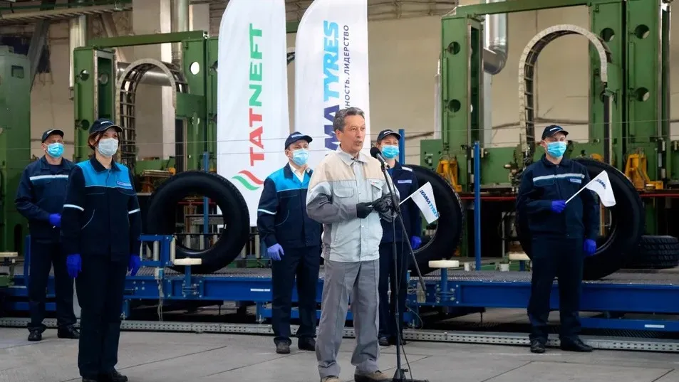 Рустам Минниханов и Наиль Маганов поздравили нефтехимиков Рустам Минниханов и Наиль Маганов поздравили нефтехимиков